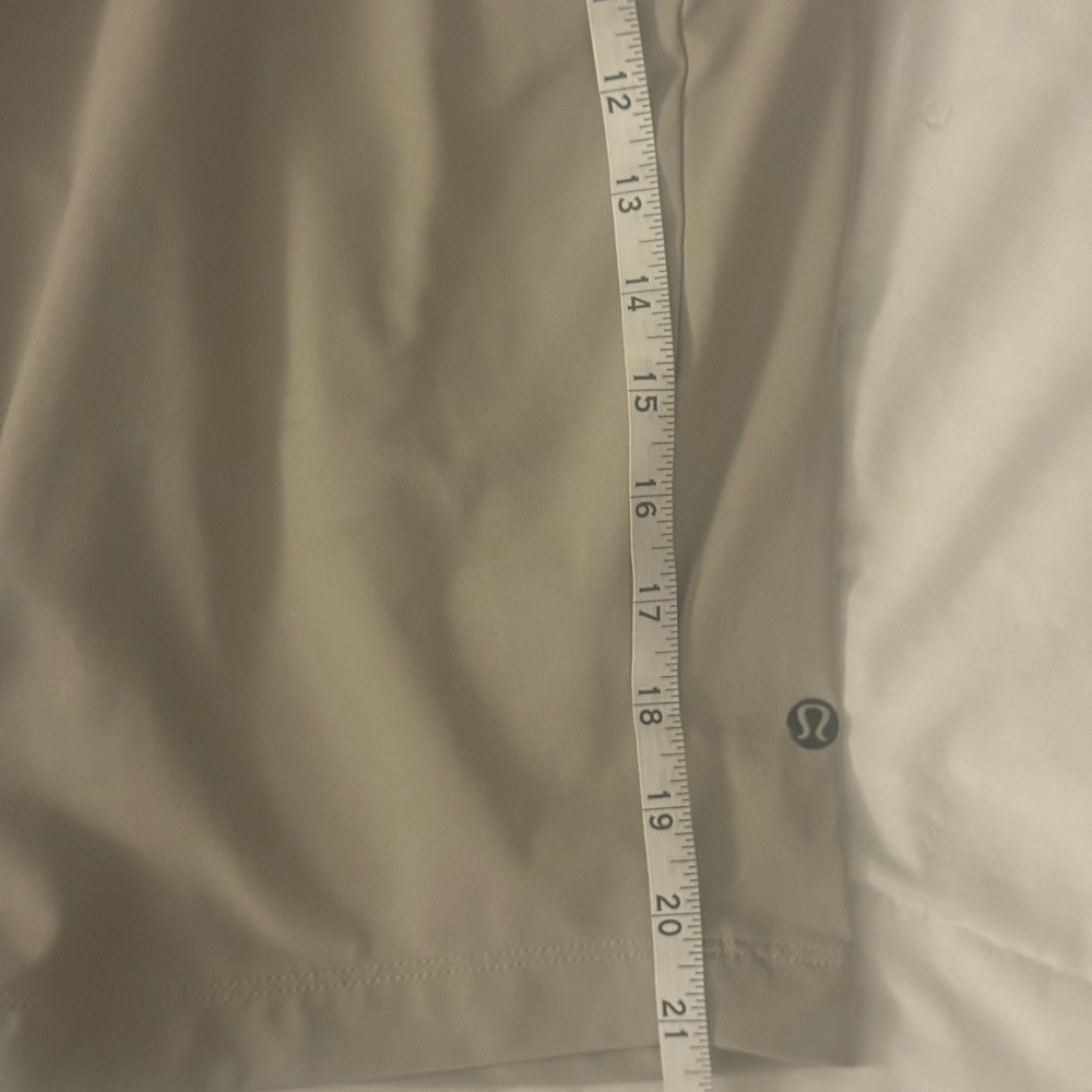 Lululemon Athletica Light Gray Women's Bermudas - Picture 8 of 8